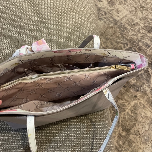 Betsey Johnson Blush Floral Xozaria Large Tote - Picture 9 of 11